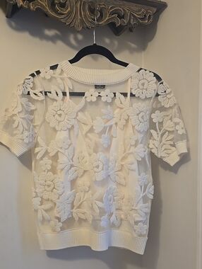 CAL STYLE Women’s Ivory Floral Appliqué Short Sleeve Top with LIner tank top